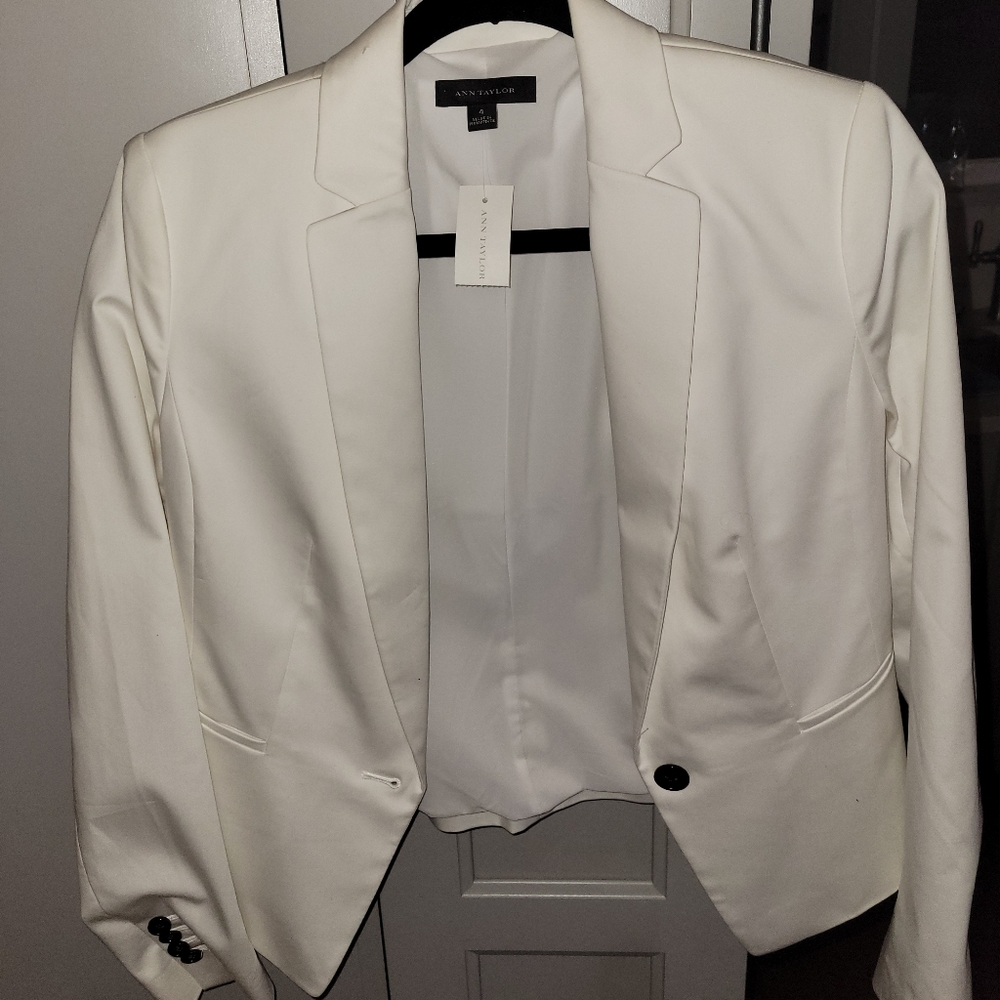 🆕️Ann Taylor White Blazer